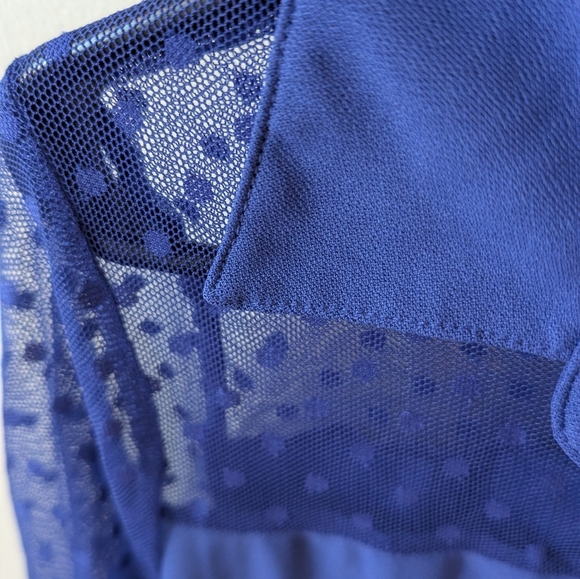 Elizabeth & Nicole royal blue long sleeve button down blouse. Size large - Picture 9 of 10